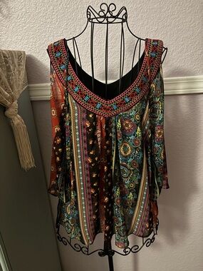 Women’s Boho Floral Cold-Shoulder Tunic Blouse in Multi-Color Size Medium